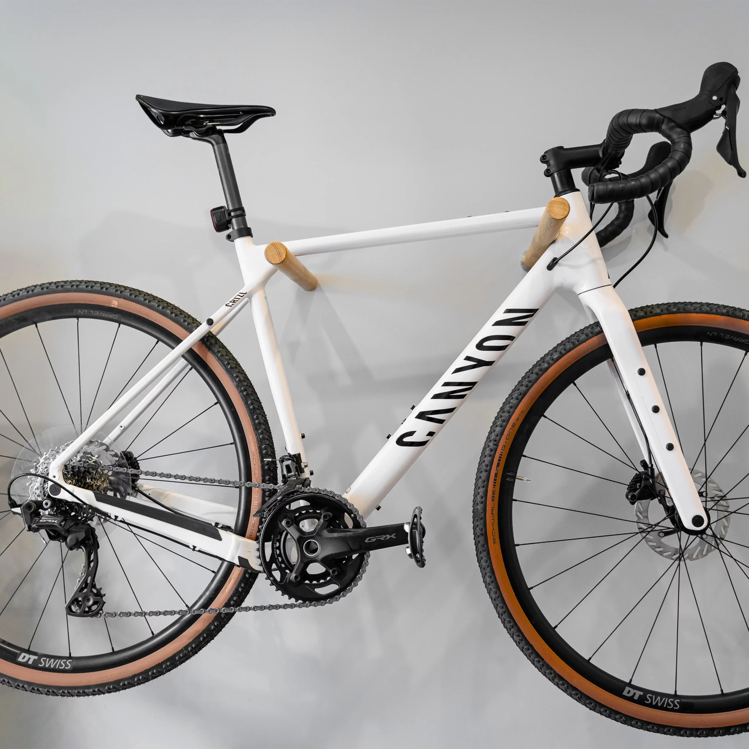 Bike Rack: Minimalistyczny Wieszak Rowerowy - obrazek 3