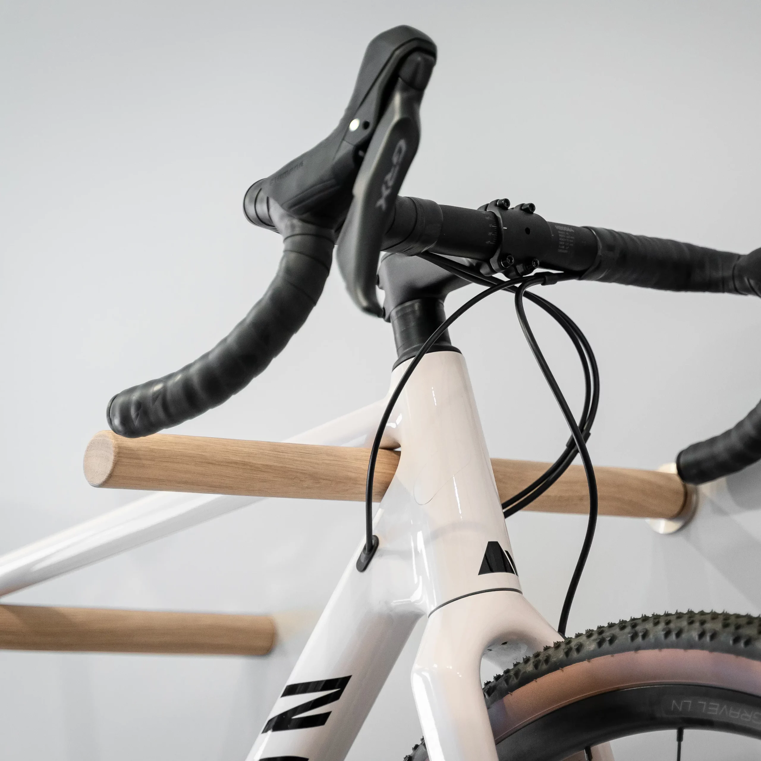 Bike Rack: Minimalistyczny Wieszak Rowerowy